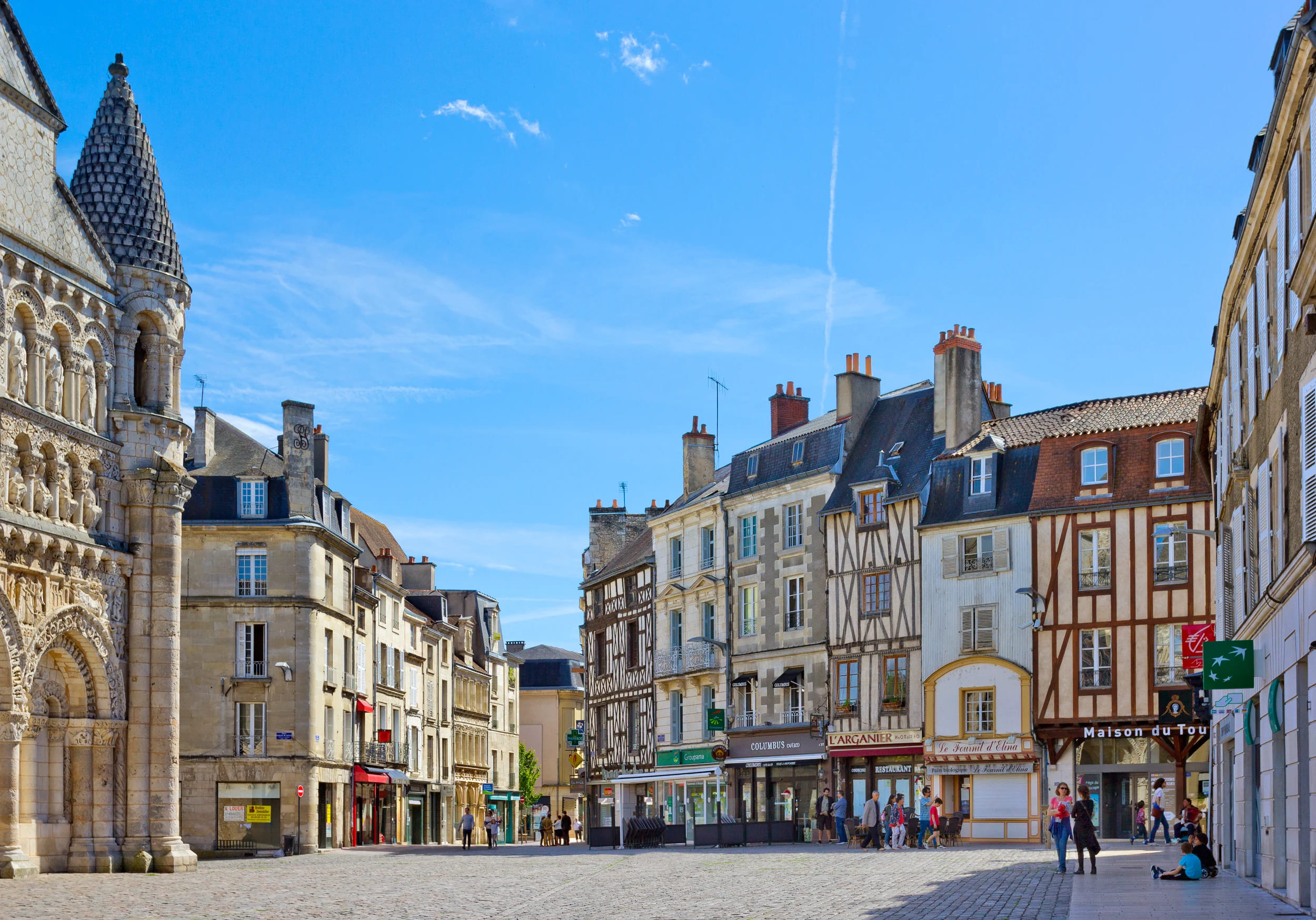 Place du marché à Poitiers
